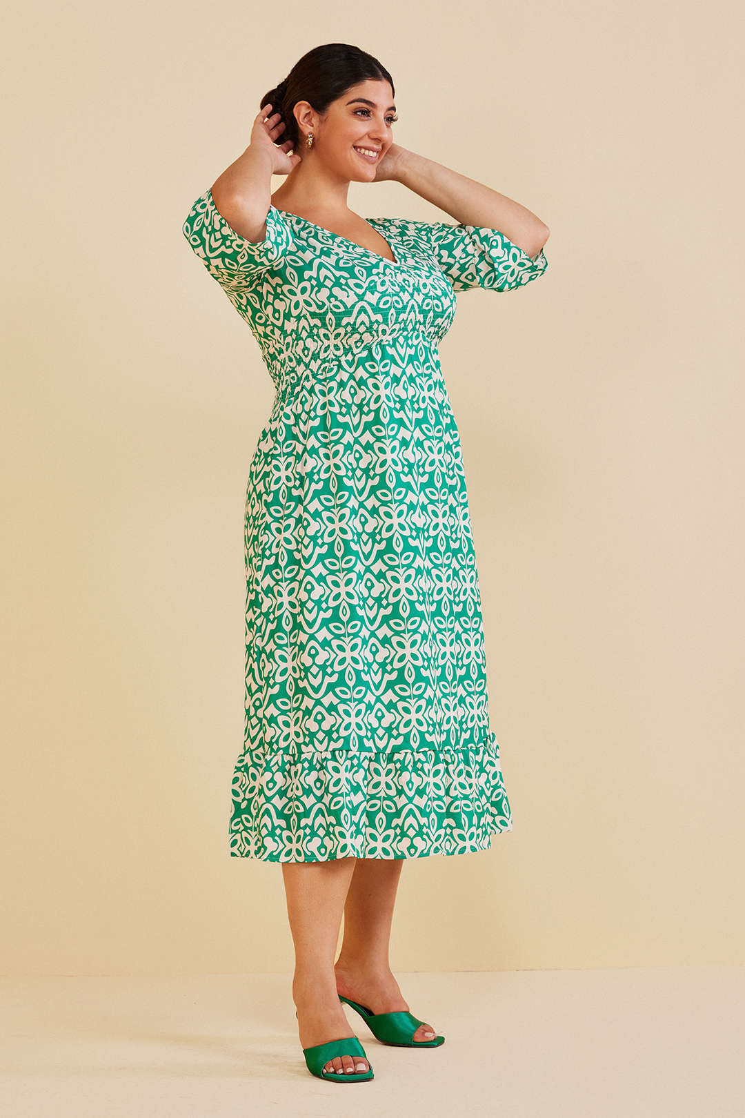 Plus Size Pattern V-neck Midi Dress